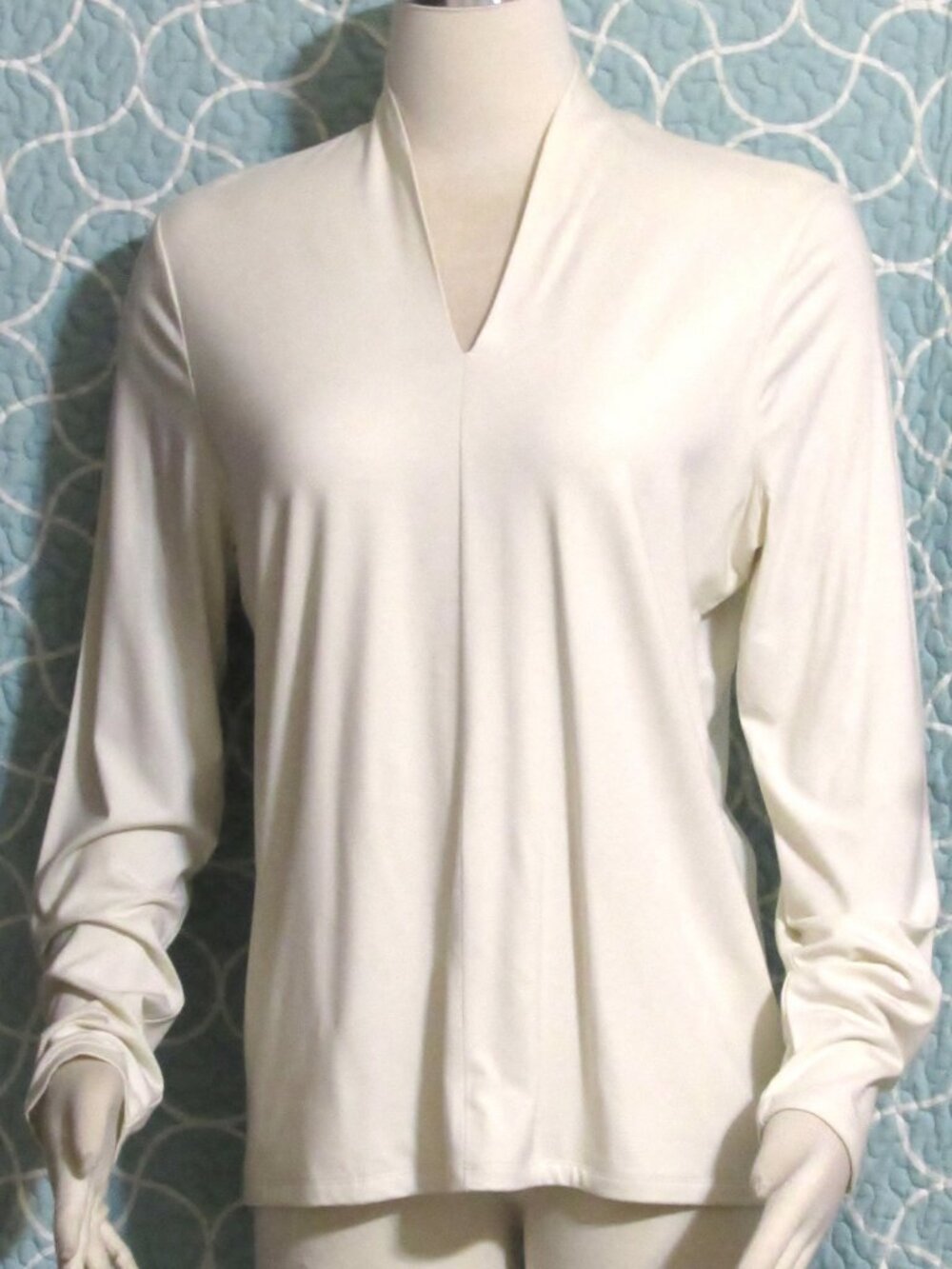 NEW Womens Ladies TALBOTS Ivory Silky Stretchy Long Sleeve Top Shirt M Orig $69